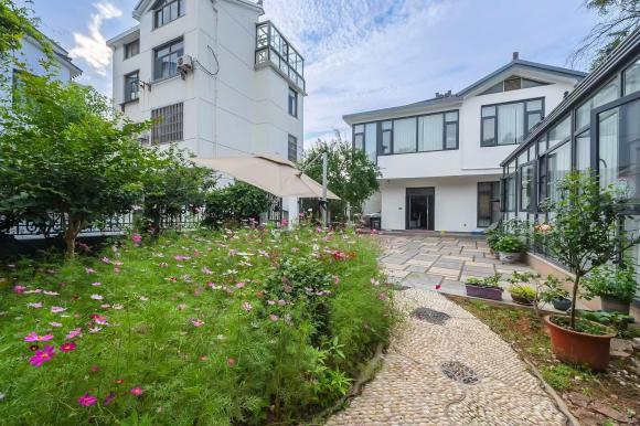 西山花开半季民宿【3/4/7房包栋】【包吃住】【近湖】